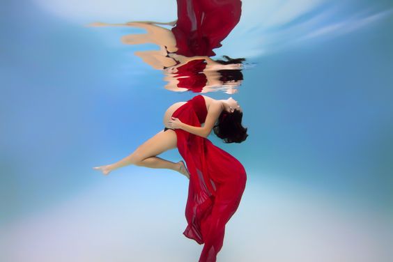 Underwater Maternity Photoshoot